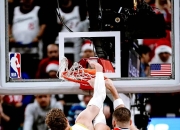 鹈鹕爆发新星，刷新队史纪录刷新纪录，复出首战轰40分球队迎来希望！的简单介绍